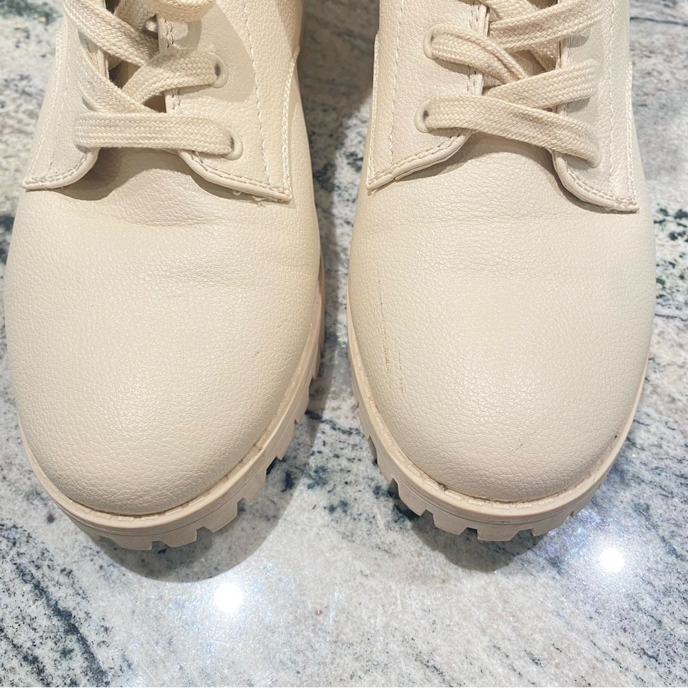 TRUE CRAFT women's size 9 Raylee Hiker boots lace up Ivory smooth round toe - Picture 3 of 12